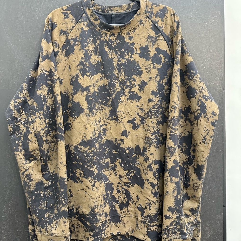 Men's Lululemon Black and Tan Tie Dye Sweatshirt